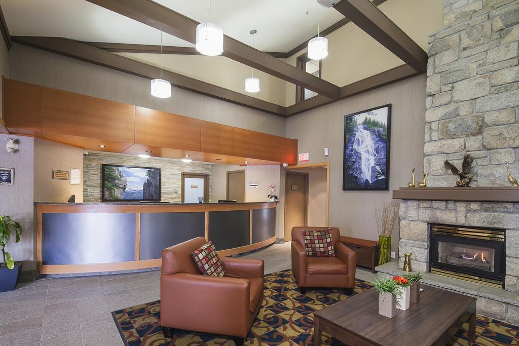 Mountain Retreat Hotel Squamish Bagian luar foto