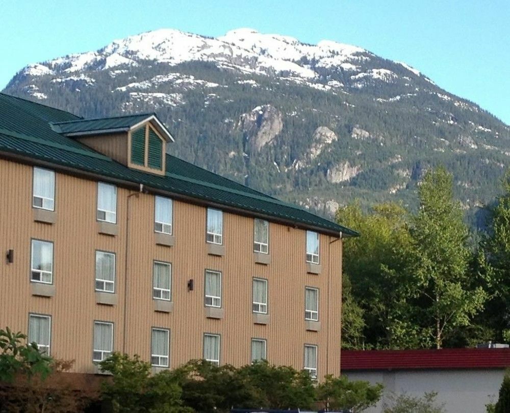 Mountain Retreat Hotel Squamish Bagian luar foto