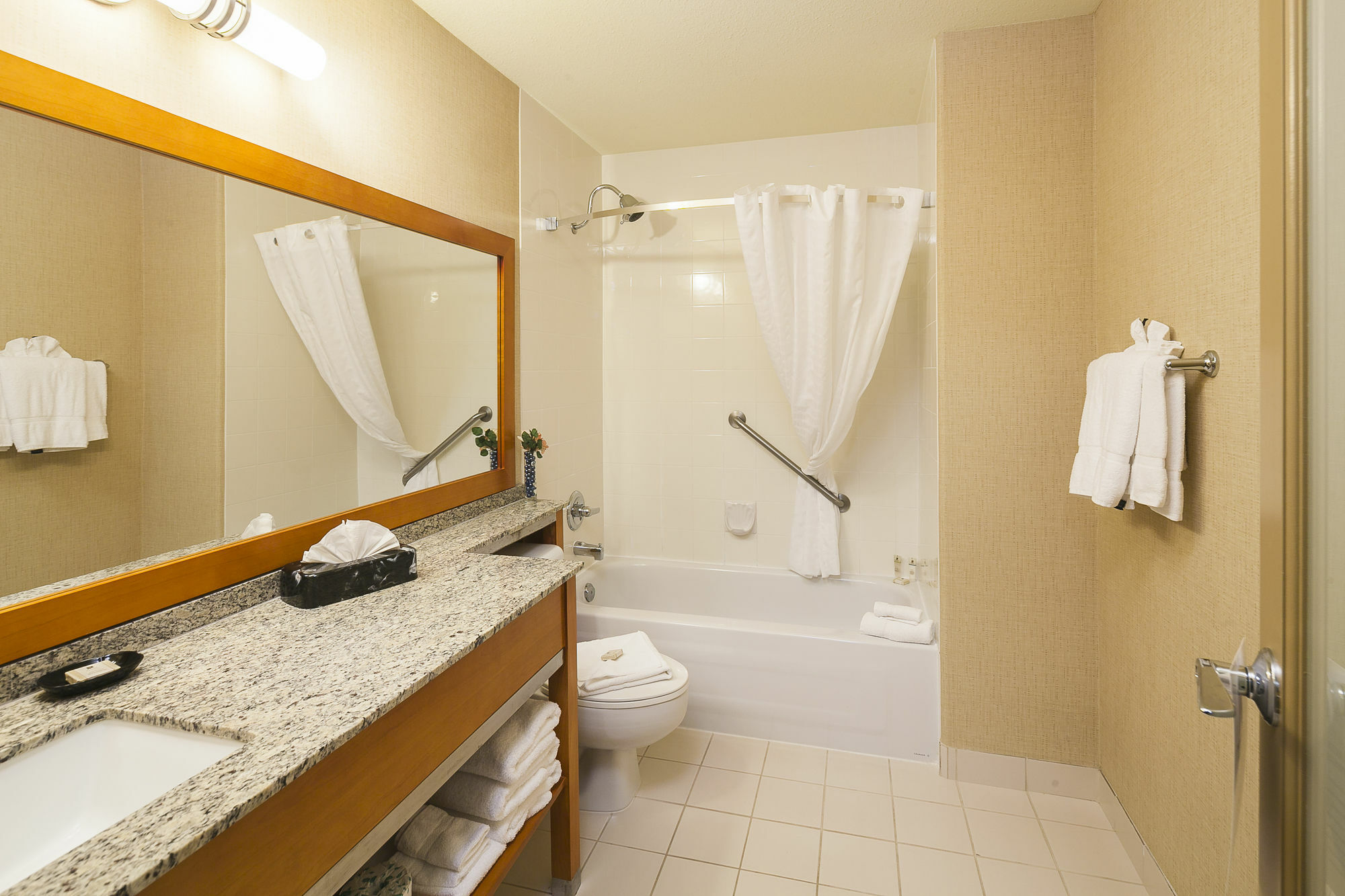 Mountain Retreat Hotel Squamish Bagian luar foto